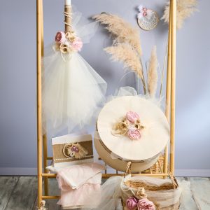 Πακέτο με λουλούδια και πέρλες